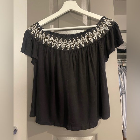 Francesca’s Black Off-the-Shoulder Embroidered Top | Women’s Size Small - Picture 4 of 10